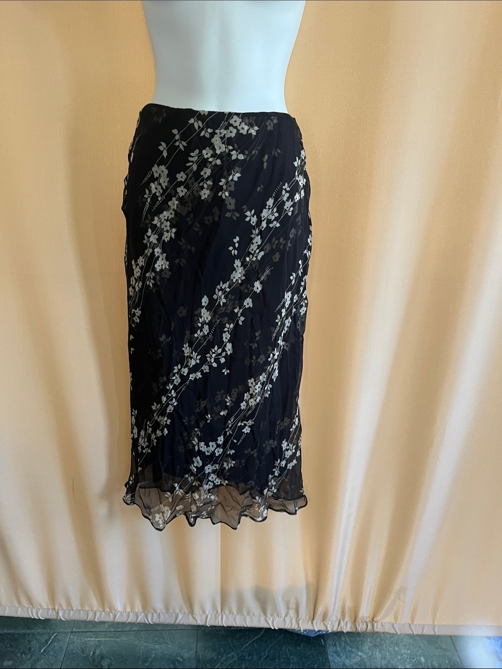 ECI Black Midi Skirt with White Floral Print - Picture 2 of 9